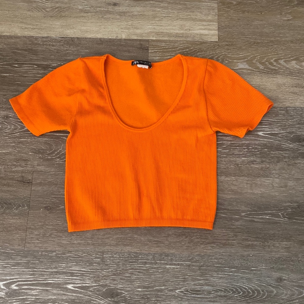 Cropped orange shirt 🍊
